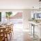 Chic 4-Bed Coastal Retreat in Heart of Bosham