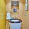 Walk to SoCo Home with Decks and City Views in Austin - أوستن