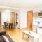 Terraza con Vistas I Escritorio y Cocina Completa I AndBnB
