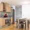 Terraza con Vistas I Escritorio y Cocina Completa I AndBnB