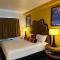 Howard Johnson by Wyndham Bakersfield