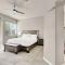 Lux 3BR Oasis Near Strip with Heated Pool and Jacuzzi - لاس فيغاس
