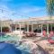Lux 3BR Oasis Near Strip with Heated Pool and Jacuzzi - لاس فيغاس