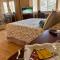 Golden Saddle Suite with TV and private bathroom - هيميت