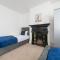 5 Bedroom House in Medway 9 Beds sleeps 12 - Gillingham