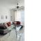 Apartments with a luxurious location near the sea