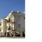 Apartments with a luxurious location near the sea