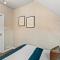 Classy 7 Bed Abode in Robin Hoods Bay With Hot-tub - روبن هودز باي