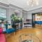 Classy 7 Bed Abode in Robin Hoods Bay With Hot-tub - روبن هودز باي