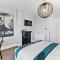 Classy 7 Bed Abode in Robin Hoods Bay With Hot-tub - روبن هودز باي