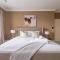 Luxurious 8 Bedroom Chigwell Mansion with Event hall and Cinema - تشيجويل