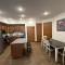 3BR Luxury Suite with Parking at The Grand Castle - 格兰维尔
