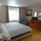 Spacious 4 bedroom home with large yard - Wayland