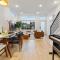 Luxe Central Home with Views & Rooftop - Seattle