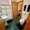 Cedar Creek Cabins #1 - Giant Spa Tub, Large Wooded Porch, Full Kitchen, 1 Bedroom