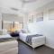 Trinity Beach 4BR Modern Getaway with Spa, Pet Friendly - Trinity Beach