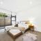 Tranquil 2BD, Pool, Gym & Unbeatable Location - Sydney
