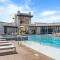 Sixteen Sandals townhouse
