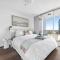 Modern on Mary - 1Bed 1Bath Study 1Car Views - CBD