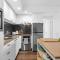 Modern on Mary - 1Bed 1Bath Study 1Car Views - CBD
