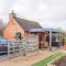Cottage with Hot Tub - near Cheltenham and Tewkesbury - تشلتنهام