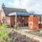 Cottage with Hot Tub - near Cheltenham and Tewkesbury - تشلتنهام