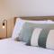 Terrace Heaven - Luxe Retreat in Fremantle