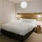 Collins Escape - 2 bedrooms with Collins St Balcony