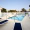 Contemporary 2-BR cottage, 2 Blocks to Beach - ميرتل بيتش