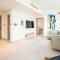 Blue Breeze - Elegant 1BR with Private Jacuzzi & Terrace in JVC - 迪拜