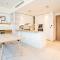 Blue Breeze - Elegant 1BR with Private Jacuzzi & Terrace in JVC - 迪拜