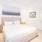Blue Breeze - Elegant 1BR with Private Jacuzzi & Terrace in JVC - 迪拜