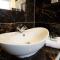 Charming Bradley Stoke 4BR with Private Garden - بريستول