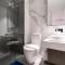 Stylish 2br Apt Facing Albert Parkpoolparking
