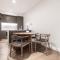 Stylish 2br Apt Facing Albert Parkpoolparking