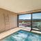 Villa Luxe piscine intérieure SPA chauffée vue exceptionnelle sur vignoble