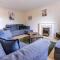 Thorley Apartment in North Swindon, Sleeps 4 in 2 bedrooms, Long Stay Disc, Parking - Swindon