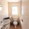 Thorley Apartment in North Swindon, Sleeps 4 in 2 bedrooms, Long Stay Disc, Parking - Swindon