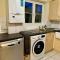 17 FWC 2 Bedroom Apartment, Central Swindon, Secure Parking, Sleeps 5 - 史云顿