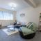 Deacon Street-3 Bedroom, Sleeps 7, Long Stay Disc, Parking