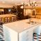 Popular LA Studio with Pool, Balcony & View of Hollywood sign - Los Angeles