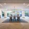 Popular LA Studio with Pool, Balcony & View of Hollywood sign - Los Angeles