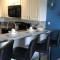 Popular LA Studio with Pool, Balcony & View of Hollywood sign - Los Angeles