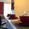 Popular LA Studio with Pool, Balcony & View of Hollywood sign - Los Angeles