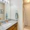 Home with Fenced Yard Near Dtwn Rogers! - روجرز