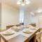 Home with Fenced Yard Near Dtwn Rogers! - روجرز