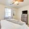 Home with Fenced Yard Near Dtwn Rogers! - روجرز