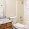 Home with Fenced Yard Near Dtwn Rogers! - روجرز