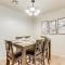 Home with Fenced Yard Near Dtwn Rogers! - روجرز