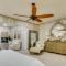 15 Mi to UNC Elegant Retreat with Patio and Pavilion! - Чапел-Гілл